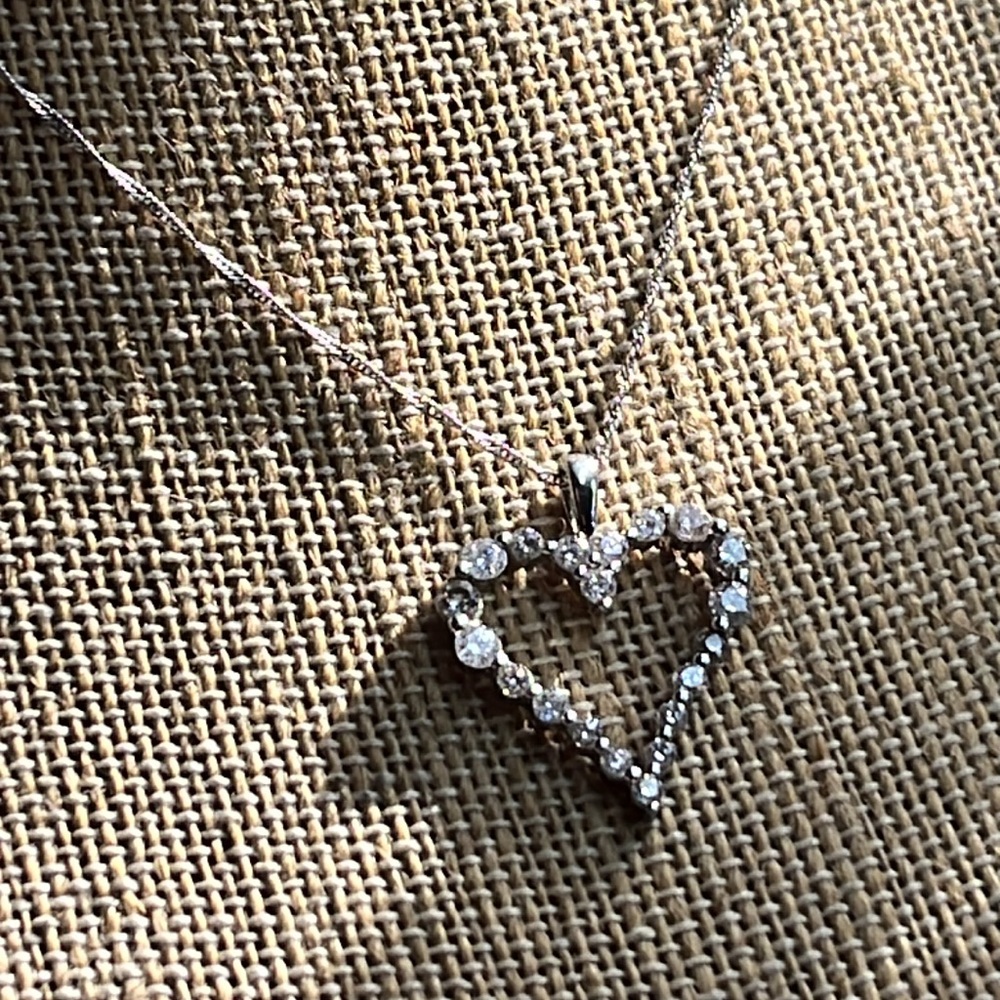 Vintage Royal Chain Group RCI 10kt Open heart clear rhinestone pendant necklace